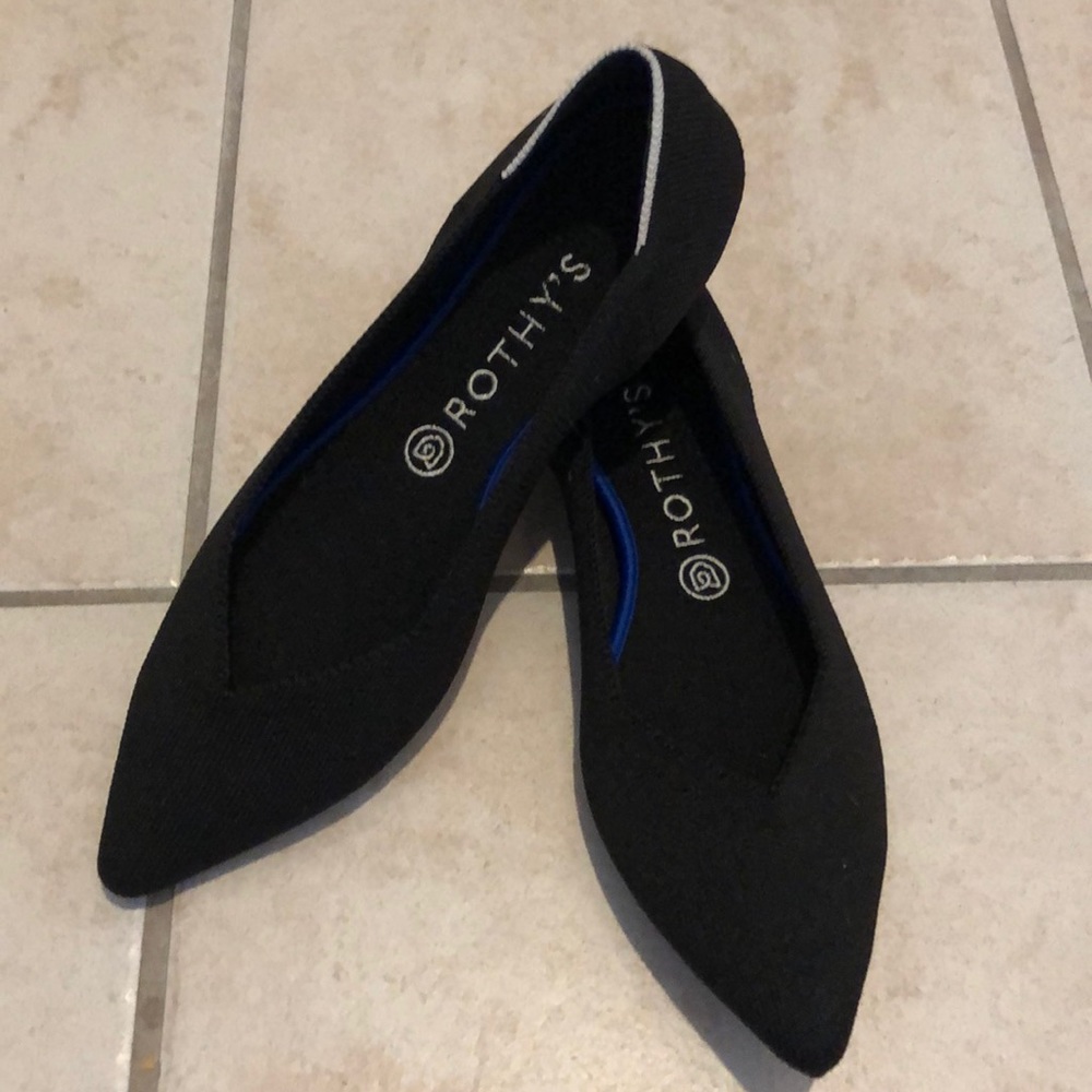 Rothys black pointed toe flat with white halo 9.5